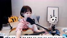 今日头条弹吉他女主播,指尖舞动，青春旋律